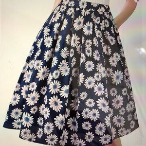 Floral Navy and White A-line Pleated Skirt with Pockets 2X